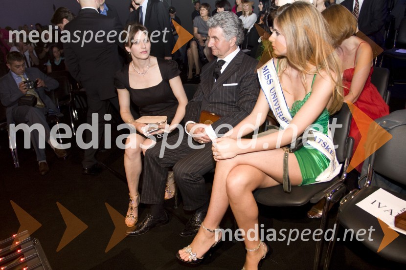Sarah Ćosić, Miss Universe Hrvaške 2009 s spremljevalcemaMiss Universe 2009