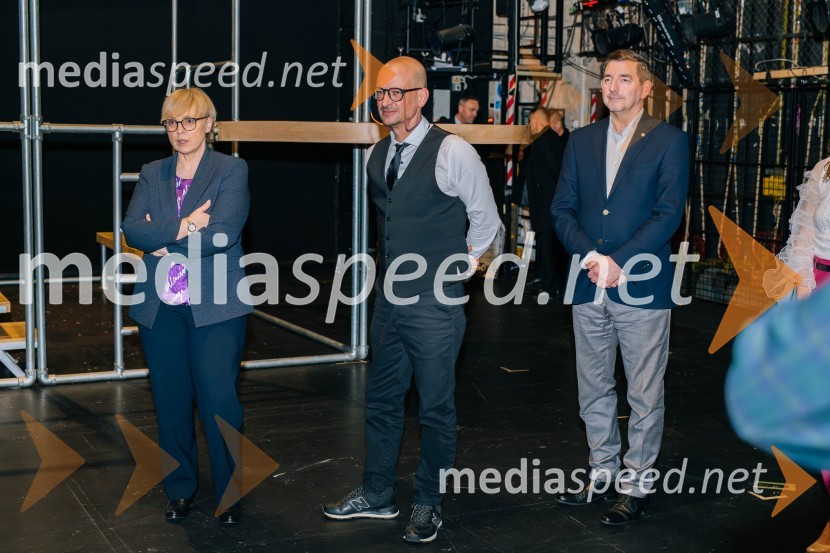 dr. Nataša Pirc Musar, predsednica Republike Slovenije;  Miha Golob, upravnik in umetniški vodja, SLG Celje; dr. Aleš Musar, lastnik Ruske dačeZaprta vrata premierno v SLG Celje