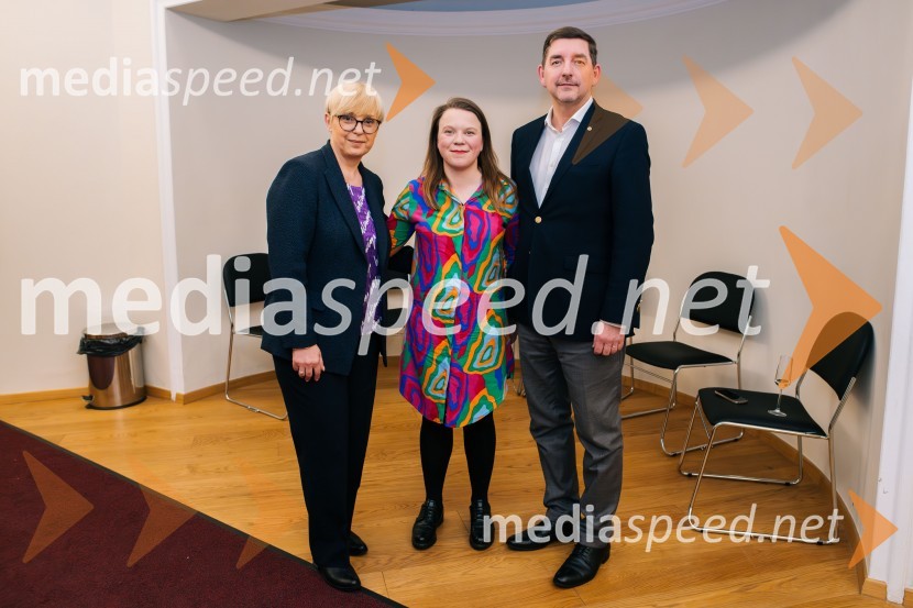 dr. Nataša Pirc Musar, predsednica Republike Slovenije;  Mateja Kokol, režiserka; dr. Aleš Musar, lastnik Ruske dačeZaprta vrata premierno v SLG Celje