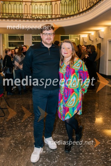  Darjan Domadenik, oblikovalec svetlobe;  Mateja Kokol, režiserkaZaprta vrata premierno v SLG Celje