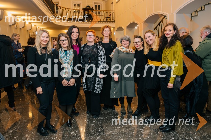  Tjaša Šuligoj, vodja pravne službe, SLG Celje;  Milana Simonič, vodja marketinga in odnosov za javnostmi SLG Celje;  ... ;  Urška Vovk, koordinatorka in organizatorka kulturnega programa, SLG Celje;  Lea Toman, vodja uprave, SLG Celje;  Mojca Redjko, samostojna kulturna delavka;  ... ;  ... ;  Daša Skrt, vodja programa SLG CeljeZaprta vrata premierno v SLG Celje