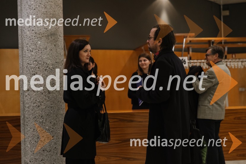  ... ;  Jan Krmelj, režiserUbesedovanje, premiera v SNG Nova Gorica