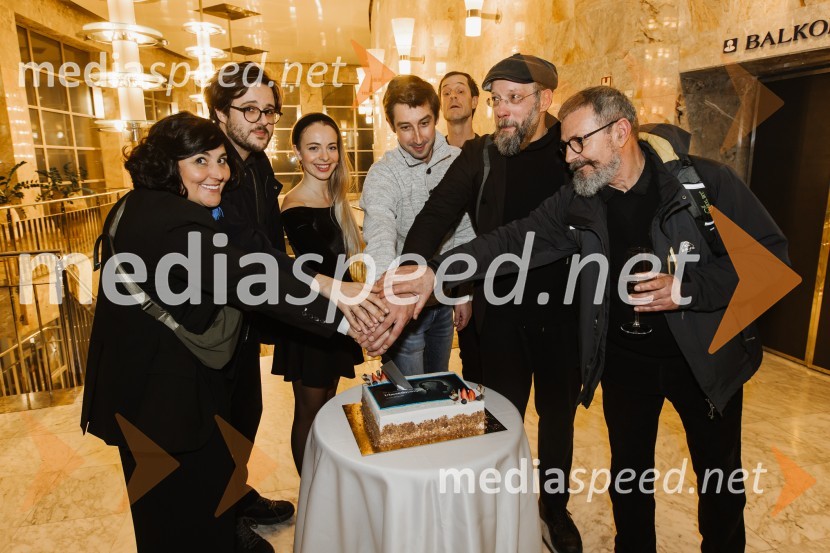  Marjuta  Slamič, igralka;  Jan Krmelj, režiser;  Lara Fortuna, igralka;  Žiga Udir, igralec;  Peter Harl, igralec;  Miha Nemec, igralec, režiser, vodja Snovalnega gledališča Sakerdon Mihajlovič;  Željko Hrs, igralecUbesedovanje, premiera v SNG Nova Gorica