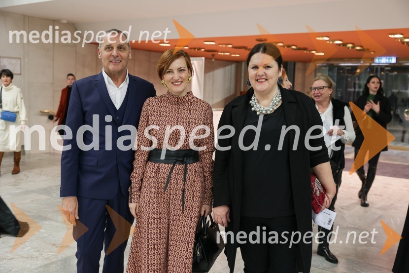  Danilo Rošker, direktor SNG Maribor; dr. Asta Vrečko, ministrica za kulturo;  Uršula Cetinski, generalna direktorica, Cankarjev domEdward Clug: Faust, baletni spektakel na odru Cankarjevega doma