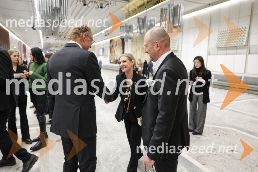  Janez  Škrabec, direktor Riko d.o.o.;  Barbara Plavec Brodnjak;  Blaž Brodnjak, predsednik uprave NLB, Manager leta 2022Edward Clug: Faust, baletni spektakel na odru Cankarjevega doma