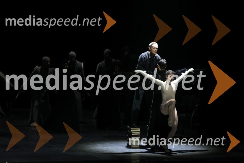  Davide Buffone, baletni plesalec;  Tijuana Križman Hudernik, baletna solistkaEdward Clug: Faust, baletni spektakel na odru Cankarjevega doma