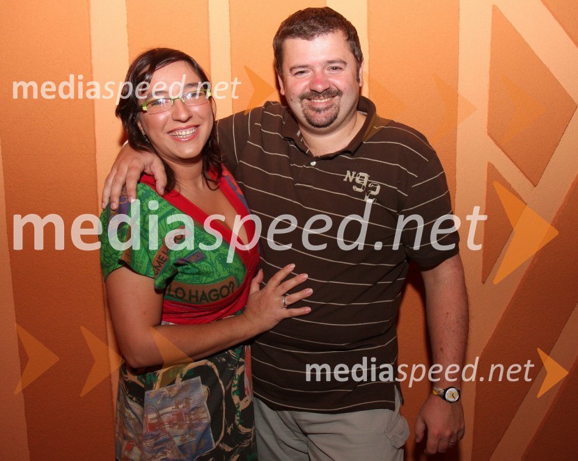 Barbara Bradač, novinarka Žurnal 24 in njen soprog Tinček Bradač, glasbeni redaktor na Radiu MariborCasino Mond: 6Pack Čukur, predstavitev albuma Gangsta, Dilla, Playa, Gorilla,