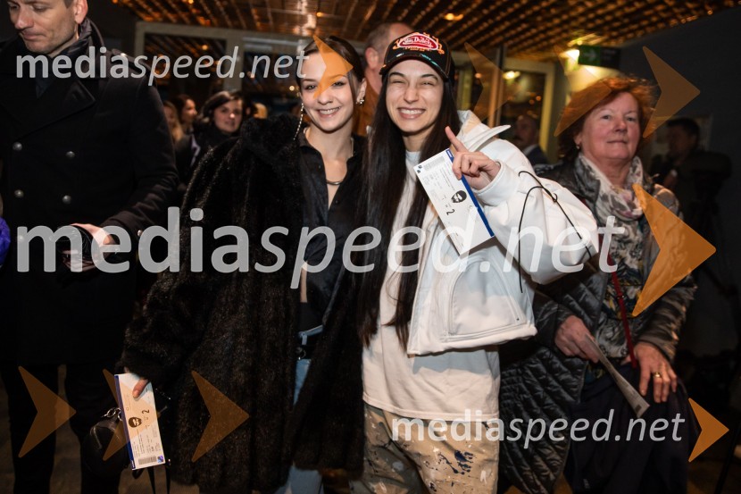  Tia Krasovec;  Mia Puhar Rodin - Masayah, pevkaZnani Slovenci na Slovenski muski Lada Bizovčarja