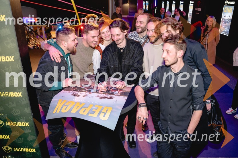  Jan Gerl Korenč, igralec;  Tine Ugrin, igralec;  Pia Skvarča, igralka;  Robert Kladnik, igralec;  Tim Žibrat, ustvarjalec filmske glasbe;  ... ;  Nik Gradišnik;  Matic Gabriel, fotografMariborska premiera filma Gepack, Maribox