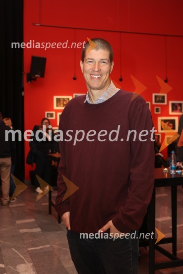  Goran Vojnović, pisatelj, kolumnist, režiserĐorđić se vrača, nova komedija ustvarjalcev uspešnice Čefurji raus!