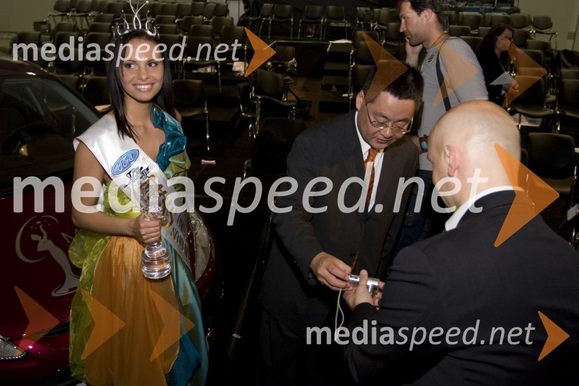 Mirela Korać, Miss Universe 2009 in Masahiro Tajima, direktor Summit motorsMiss Universe 2009