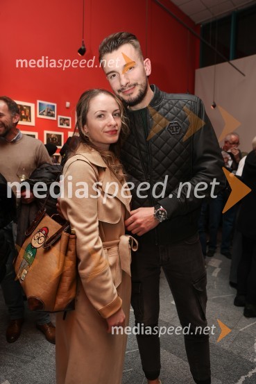  Tia Ogrin;  Jay  Bolk, pevecĐorđić se vrača, nova komedija ustvarjalcev uspešnice Čefurji raus!