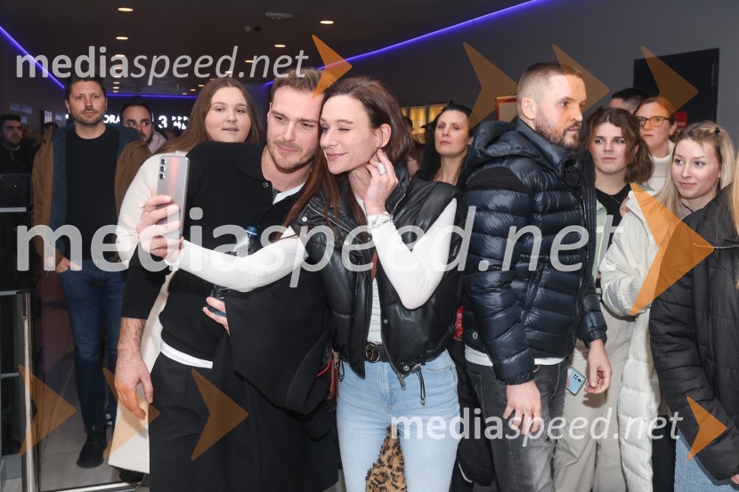  Tine Ugrin, igralec;  Erter Pust,  novinarka TV Koper CapodistriaPremiera filma Gepack in pogovor z ustvarjalci filma, Cineplexx Koper