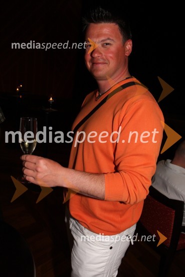 Peter Pen, nekdanji smučarCasino Mond: 6Pack Čukur, predstavitev albuma Gangsta, Dilla, Playa, Gorilla,