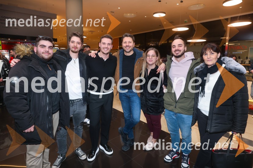  ... ;  ... ;  Tine Ugrin, igralec;  ... ;  ... ;  ... ;  ... Premiera filma Gepack in pogovor z ustvarjalci filma, Cineplexx Koper