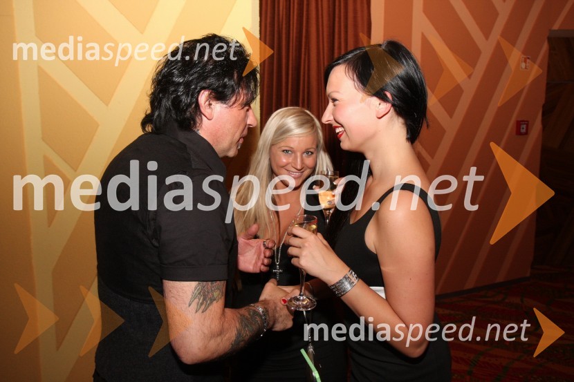 Aleš Uranjek, glasbeni manager in bobnar skupine Šank Rock, Nika Marolt, organizatorka zabavnega programa v igralniško-zabaviščnem centru Mond in ...Casino Mond: 6Pack Čukur, predstavitev albuma Gangsta, Dilla, Playa, Gorilla,