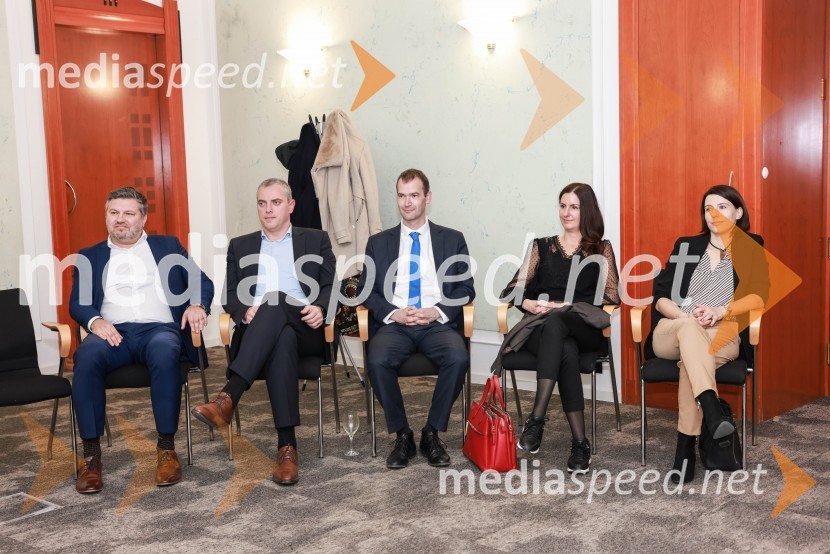  Darko Jurič, Banka Sparkasse;   Marko Drev, SAP Slovenija;  Peter Slapšak, direktor, Elementum d.o.o;  Živa Jezernik, Triglav Skladi;  Iza Resnik Strozak, MM KoličevoBranko Franc Selak prejemnik priznanja za življenjsko delo na področju managementa 2023