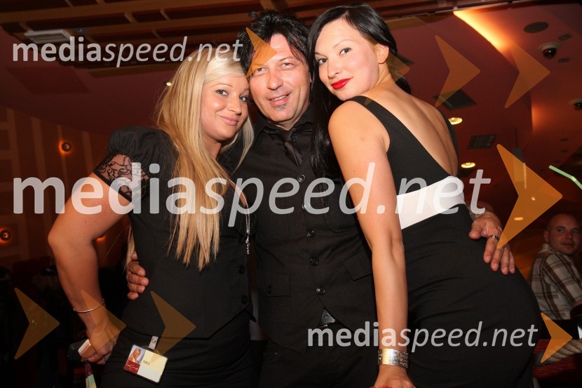 Nika Marolt, organizatorka zabavnega programa v igralniško-zabaviščnem centru Mond, Aleš Uranjek, glasbeni manager in bobnar skupine Šank Rock ter ...Casino Mond: 6Pack Čukur, predstavitev albuma Gangsta, Dilla, Playa, Gorilla,