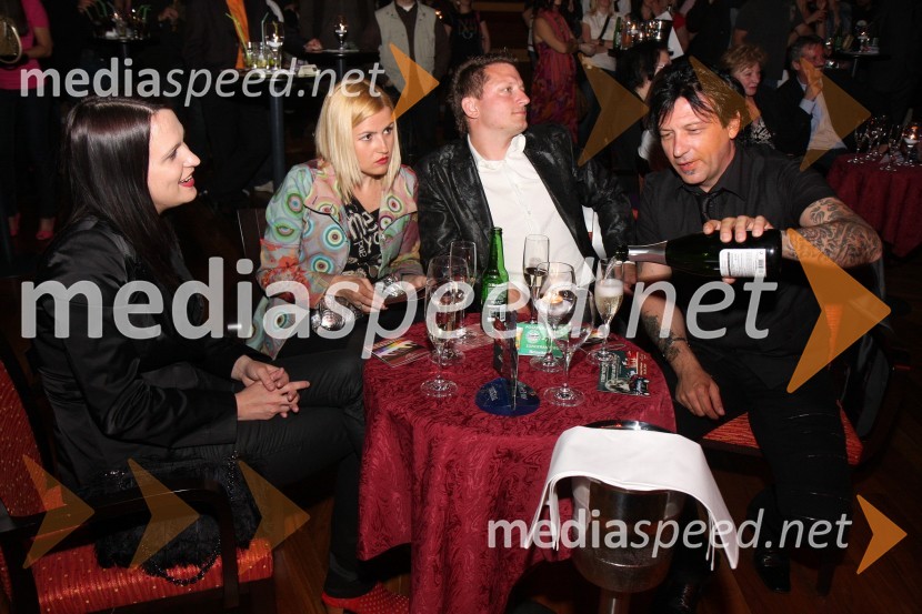 ..., ..., ... ter Aleš Uranjek, glasbeni manager in bobnar skupine Šank RockCasino Mond: 6Pack Čukur, predstavitev albuma Gangsta, Dilla, Playa, Gorilla,