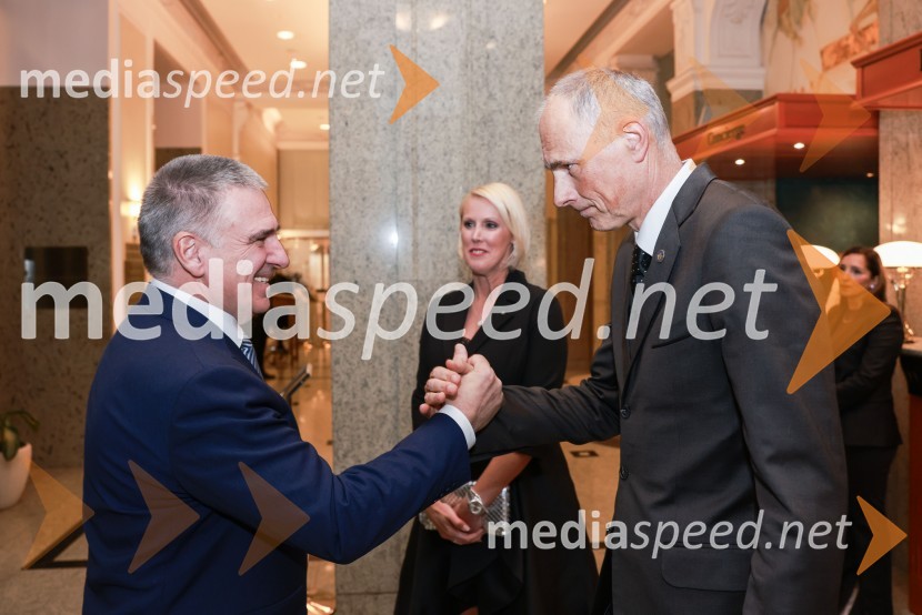  Marko Lotrič, predsednik, Državni svet; dr. Iztok Seljak, predsednik, Združenje ManagerBranko Franc Selak prejemnik priznanja za življenjsko delo na področju managementa 2023