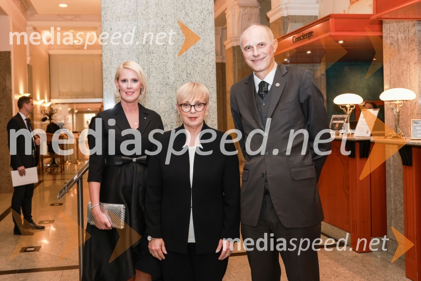  Petra Juvančič, izvršna direktorica, Združenje Manager; dr. Nataša Pirc Musar, predsednica Republike Slovenije; dr. Iztok Seljak, predsednik, Združenje ManagerBranko Franc Selak prejemnik priznanja za življenjsko delo na področju managementa 2023