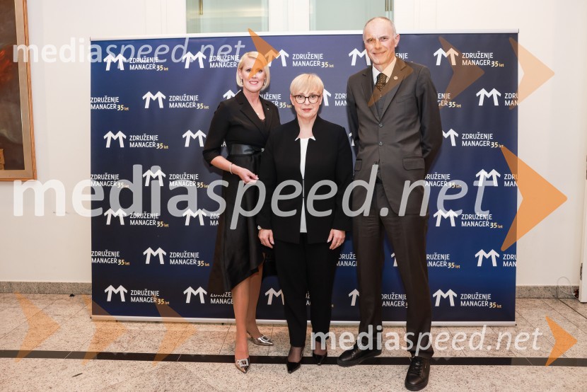 Petra Juvančič, izvršna direktorica, Združenje Manager; dr. Nataša Pirc Musar, predsednica Republike Slovenije; dr. Iztok Seljak, predsednik, Združenje ManagerBranko Franc Selak prejemnik priznanja za življenjsko delo na področju managementa 2023