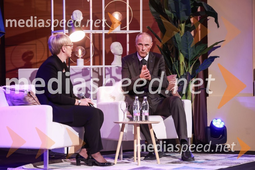 dr. Nataša Pirc Musar, predsednica Republike Slovenije; dr. Iztok Seljak, predsednik, Združenje ManagerBranko Franc Selak prejemnik priznanja za življenjsko delo na področju managementa 2023