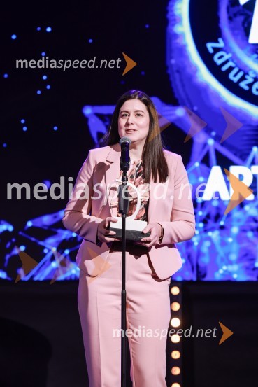 dr. Vita Godec, direktorica, Lenis farmacevtika d.o.o., zmagovalka AmCham Top Potential of the Year 2018Branko Franc Selak prejemnik priznanja za življenjsko delo na področju managementa 2023