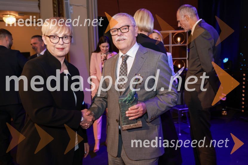 dr. Nataša Pirc Musar, predsednica Republike Slovenije;  Branko Franci Selak,  direktor, Marmor Hotavlje; prejemnik priznanja za življenjsko delo na področju menedžmenta 2023Branko Franc Selak prejemnik priznanja za življenjsko delo na področju managementa 2023