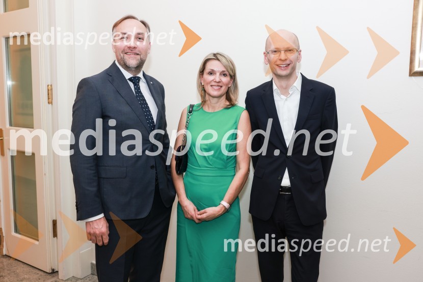  Mart D. Buh, vodja poslovnega razvoja, Britansko-slovenska gospodarska zbornica;  Barbara Uranjek, direktorica, Britansko-slovenska gospodarska zbornica;  Benjamin Jošar,  predsednik uprave družbe Triglav SkladiBranko Franc Selak prejemnik priznanja za življenjsko delo na področju managementa 2023