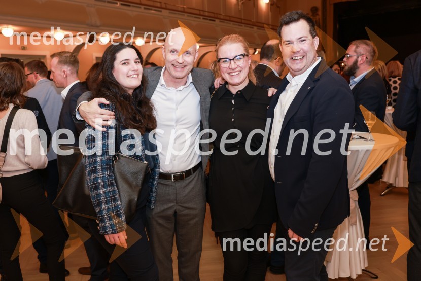  Mina Krevl, Corwin;  Črtomir Časar, generalni direktor in ustanovitelj, Business Valuation Finance Group;  ... ;  ... Branko Franc Selak prejemnik priznanja za življenjsko delo na področju managementa 2023