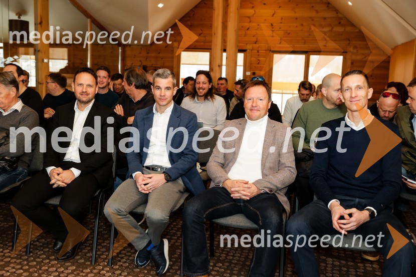  Franci Bolta, direktor znamke Audi pri podjetju Porsche Slovenija d.o.o.;  ... ;  Samo Pagon, vodja marketinga znamke Audi pri podjetju Porsche Slovenija d.o.o.;  ... Novi Audi Q8, predstavitev