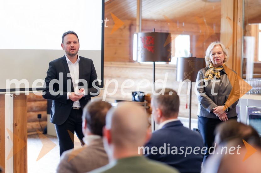  Franci Bolta, direktor znamke Audi pri podjetju Porsche Slovenija d.o.o.;  Sabrina Pečelin, vodja odnosov z javnostmi pri Porsche Slovenija d.o.o.Novi Audi Q8, predstavitev