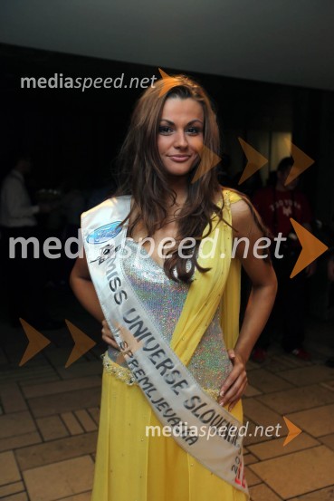 Aida Muratovič, 1. spremljevalka Miss Universe SlovenijeMiss Universe 2009