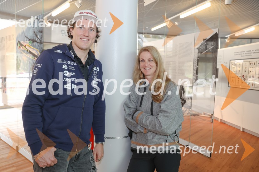  Štefan Hadalin, alpski smučar;  Špela Pretnar, nekdanja smučarka in predstavnica za odnose z javnostmi, Smučarska zveza Slovenije Štefan Hadalin zaključil tekmovalno pot v smučanju