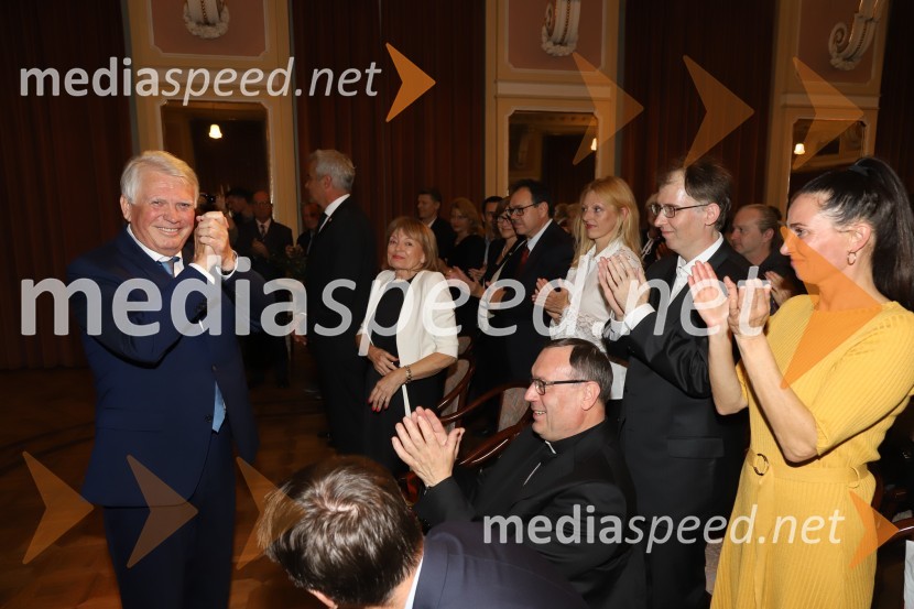 prim. prof. dr. Erih Tetičkovič, nevrolog, Oddelek za nevrološke bolezni UKC MariborUmrl je Erih Tetičkovič, oče igralke Alenke Tetičkovič