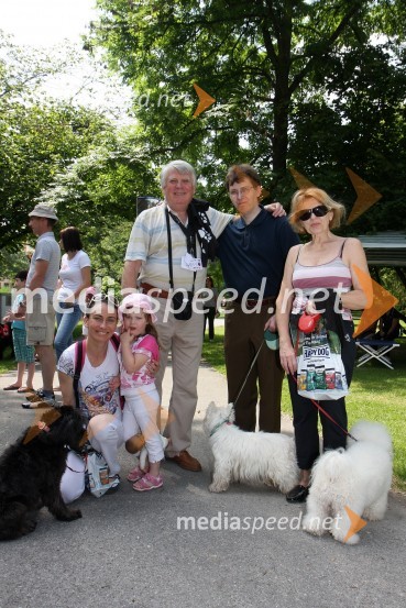  Alenka Tetičkovič, igralka;  Toja Oman; prim. prof. dr. Erih Tetičkovič, nevrolog, Oddelek za nevrološke bolezni UKC Maribor;  ... ;  Pavla TetičkovičUmrl je Erih Tetičkovič, oče igralke Alenke Tetičkovič