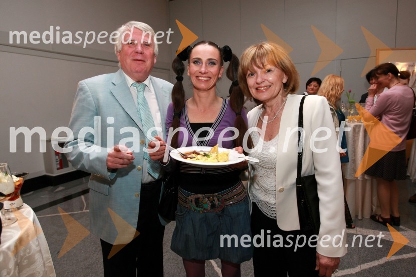 prim. prof. dr. Erih Tetičkovič, nevrolog, Oddelek za nevrološke bolezni UKC Maribor;  Alenka Tetičkovič, igralka;  Pavla TetičkovičUmrl je Erih Tetičkovič, oče igralke Alenke Tetičkovič