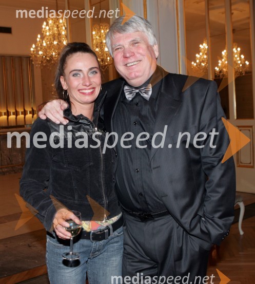  Alenka Tetičkovič, igralka; prim. prof. dr. Erih Tetičkovič, nevrolog, Oddelek za nevrološke bolezni UKC MariborUmrl je Erih Tetičkovič, oče igralke Alenke Tetičkovič