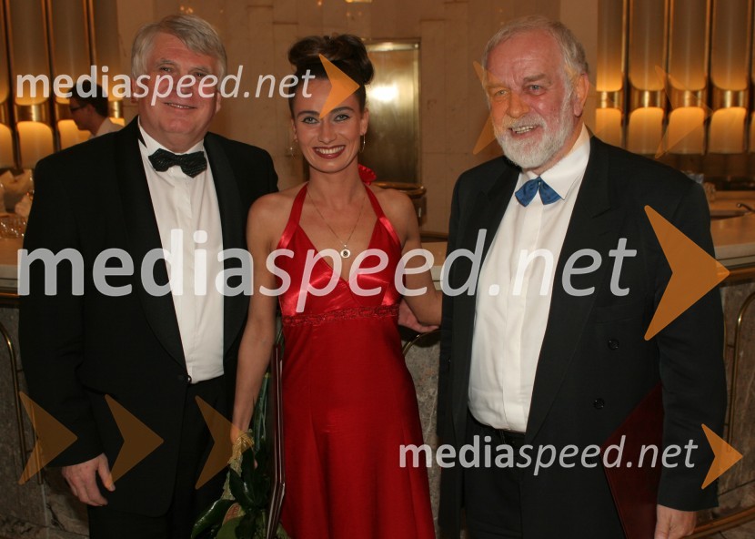 prim. prof. dr. Erih Tetičkovič, nevrolog, Oddelek za nevrološke bolezni UKC Maribor;  Alenka Tetičkovič, igralka;  ... Umrl je Erih Tetičkovič, oče igralke Alenke Tetičkovič