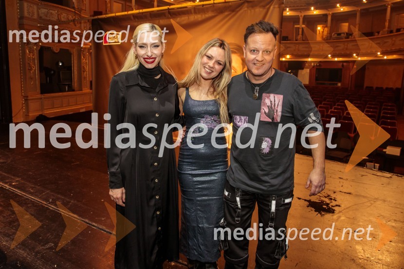  Sara Briški Cirman - Raiven, pevka, harfistka;  Aleksandra Josić, pevka skupine King Foo;  Rok Golob, skladatelj, dirigent in aranžer, King FooOutstanding 2023, podelitev nagrad