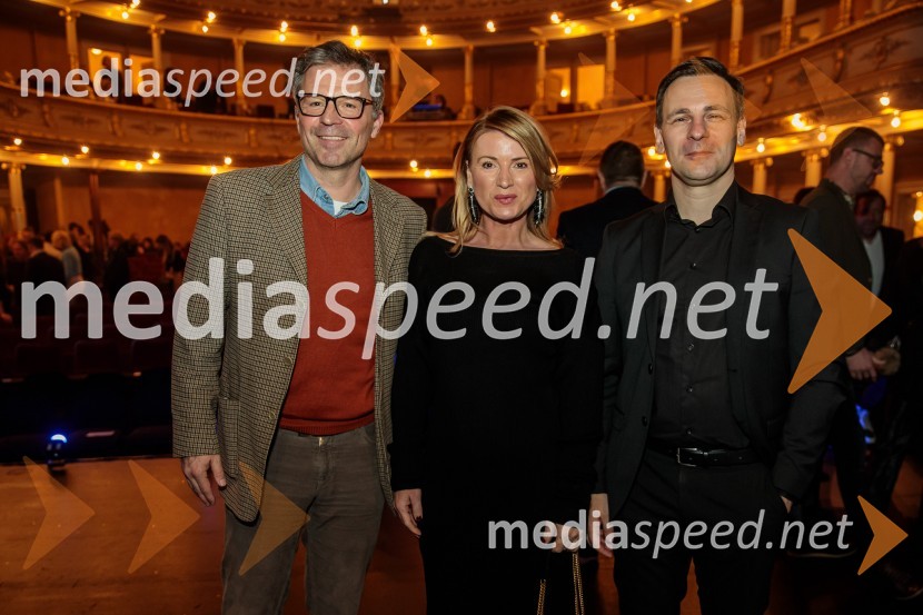  Janez Slabe;  Metka Kejžar, direktorica. Digitalk d.o.o.; dr. Mitja Pirc, poslovni direktor AT Kearney, d.o.o.Outstanding 2023, podelitev nagrad