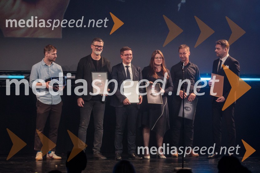  Rok Artiček;  Gregor Memedović, direktor radio Center in Rock radio;  ... ;  Lidija Rakuša, direktorica marketinga, Spar Slovenija;  ... ;  ... Outstanding 2023, podelitev nagrad