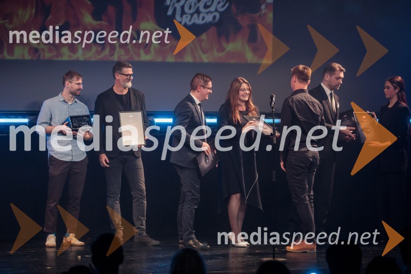 Rok Artiček;  Gregor Memedović, direktor radio Center in Rock radio;  ... ;  Lidija Rakuša, direktorica marketinga, Spar Slovenija;  ... Outstanding 2023, podelitev nagrad