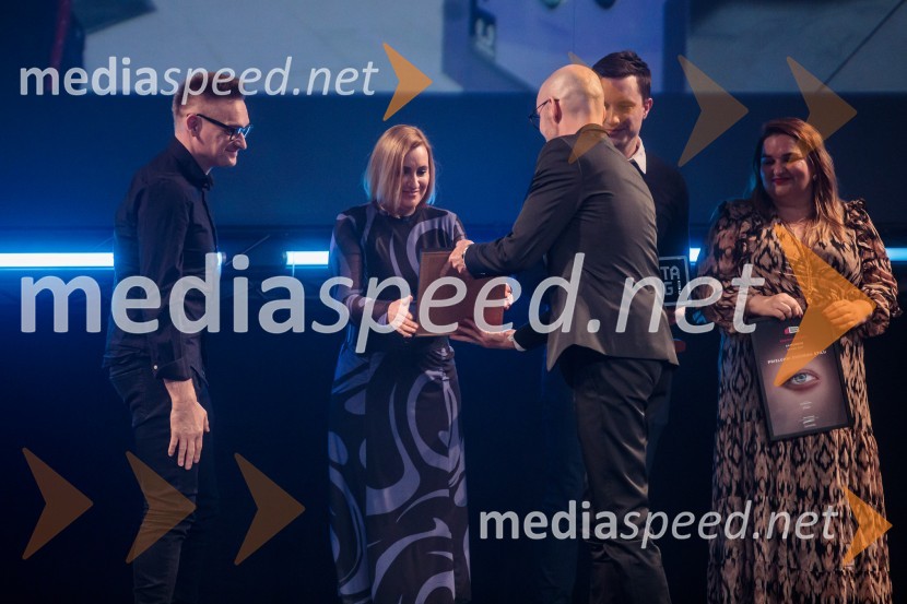  Miha Bevc, kreativni direktor, BPCS;  Andreja Zadnik Andoljšek, direktorica strategije in upravljanja blagovnih znamk Mercator d.d.;  Urban  Korenjak, direktor trženja EuroplakatOutstanding 2023, podelitev nagrad