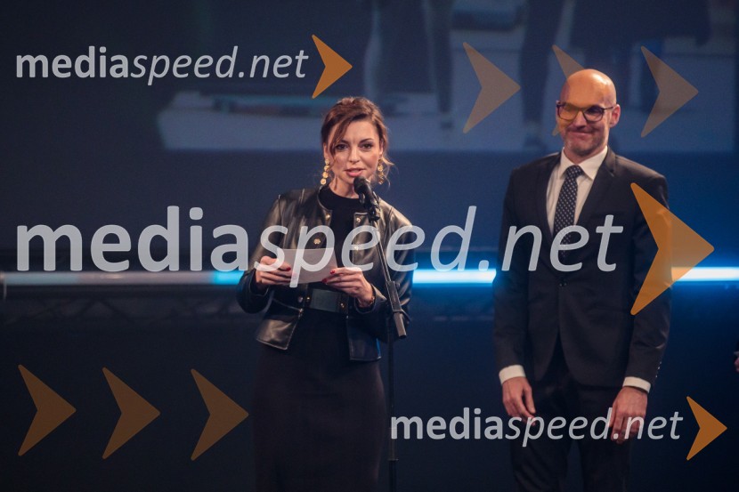  Špela Kregar, direktorica marketinga, Zavarovalnica Sava;  Urban  Korenjak, direktor trženja EuroplakatOutstanding 2023, podelitev nagrad