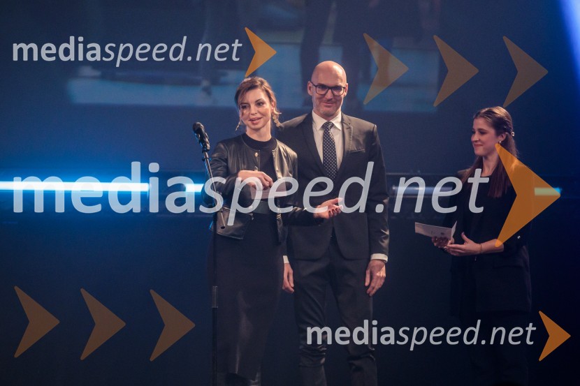  Špela Kregar, direktorica marketinga, Zavarovalnica Sava;  Urban  Korenjak, direktor trženja EuroplakatOutstanding 2023, podelitev nagrad