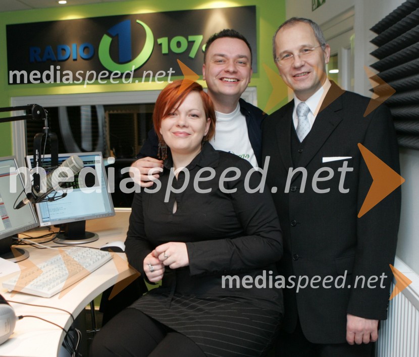 Darja Potočan, programska urednica Radia 1, Sašo Papp, programski direktor radijske mreže Infonet ter moderator na Radiu 1 in Boris Sovič, mariborski župan v letih 1998-2006Radio 1, otvoritev nove radijske postaje