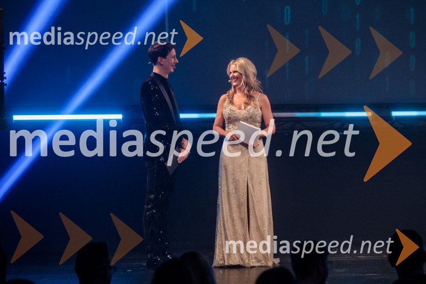  Jure Drevenšek, igralec;  Bernarda Žarn, voditeljicaOutstanding 2023, podelitev nagrad