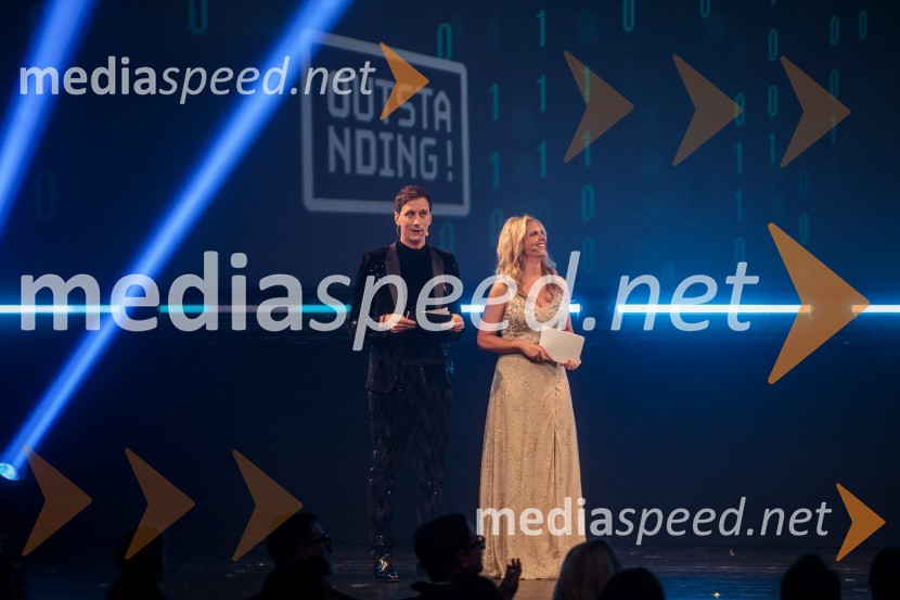  Jure Drevenšek, igralec;  Bernarda Žarn, voditeljicaOutstanding 2023, podelitev nagrad